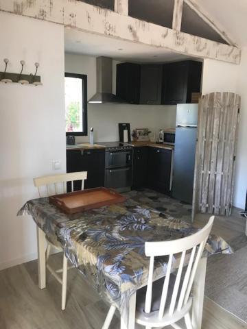La Brindille Petit Mas Provencal Meuble De Tourisme 3 Etoiles 2-3 Personnes 1 Piece 30 M2 Tout Confort Lisiere Foret Jardin Jacuzzi Piscine Saint-Paul-en-Forêt Exterior foto
