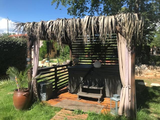 La Brindille Petit Mas Provencal Meuble De Tourisme 3 Etoiles 2-3 Personnes 1 Piece 30 M2 Tout Confort Lisiere Foret Jardin Jacuzzi Piscine Saint-Paul-en-Forêt Exterior foto